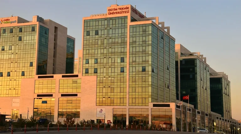 جامعة اوستيم التقنية
