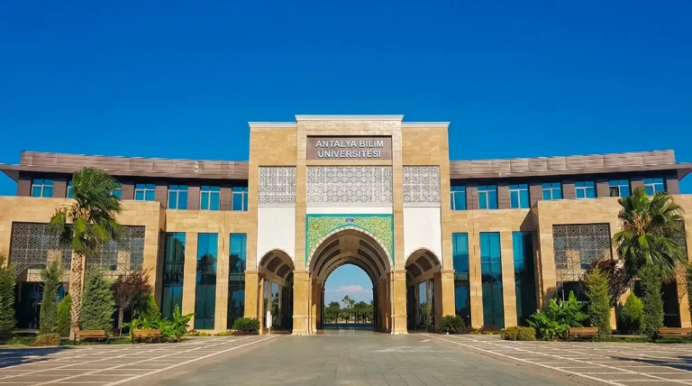 جامعة انطاليا بيليم